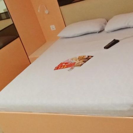 Hotel Sogo Buendia Pasay Exteriör bild
