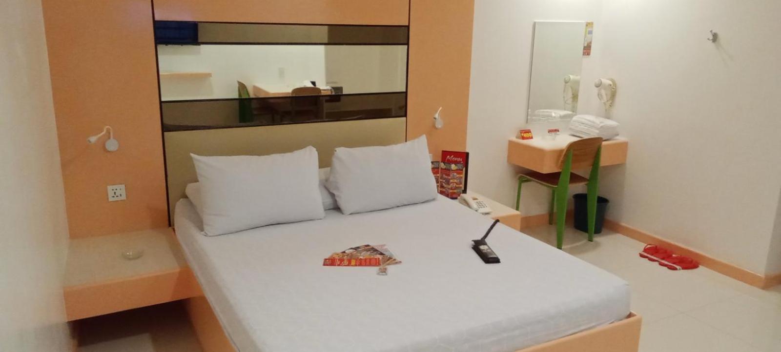Hotel Sogo Buendia Pasay Exteriör bild