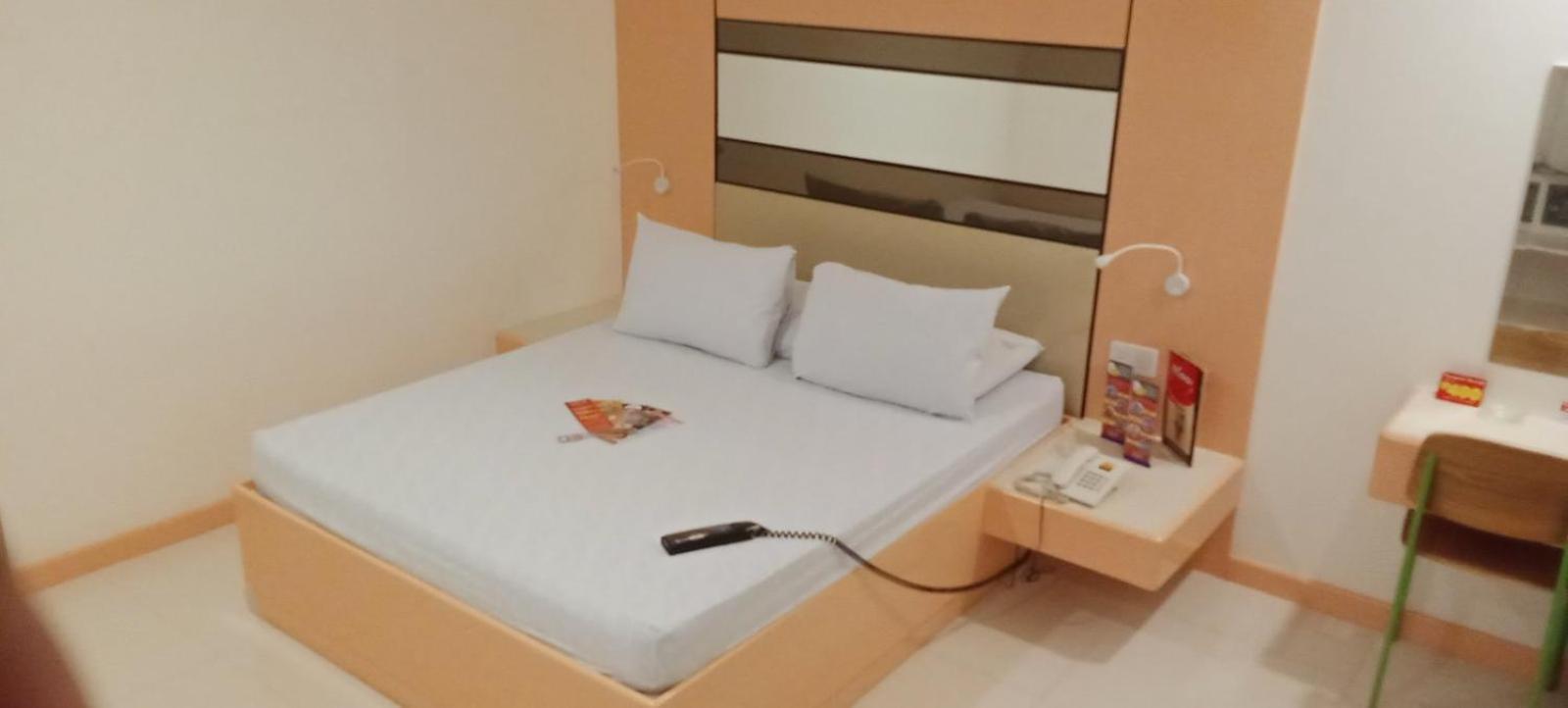 Hotel Sogo Buendia Pasay Exteriör bild