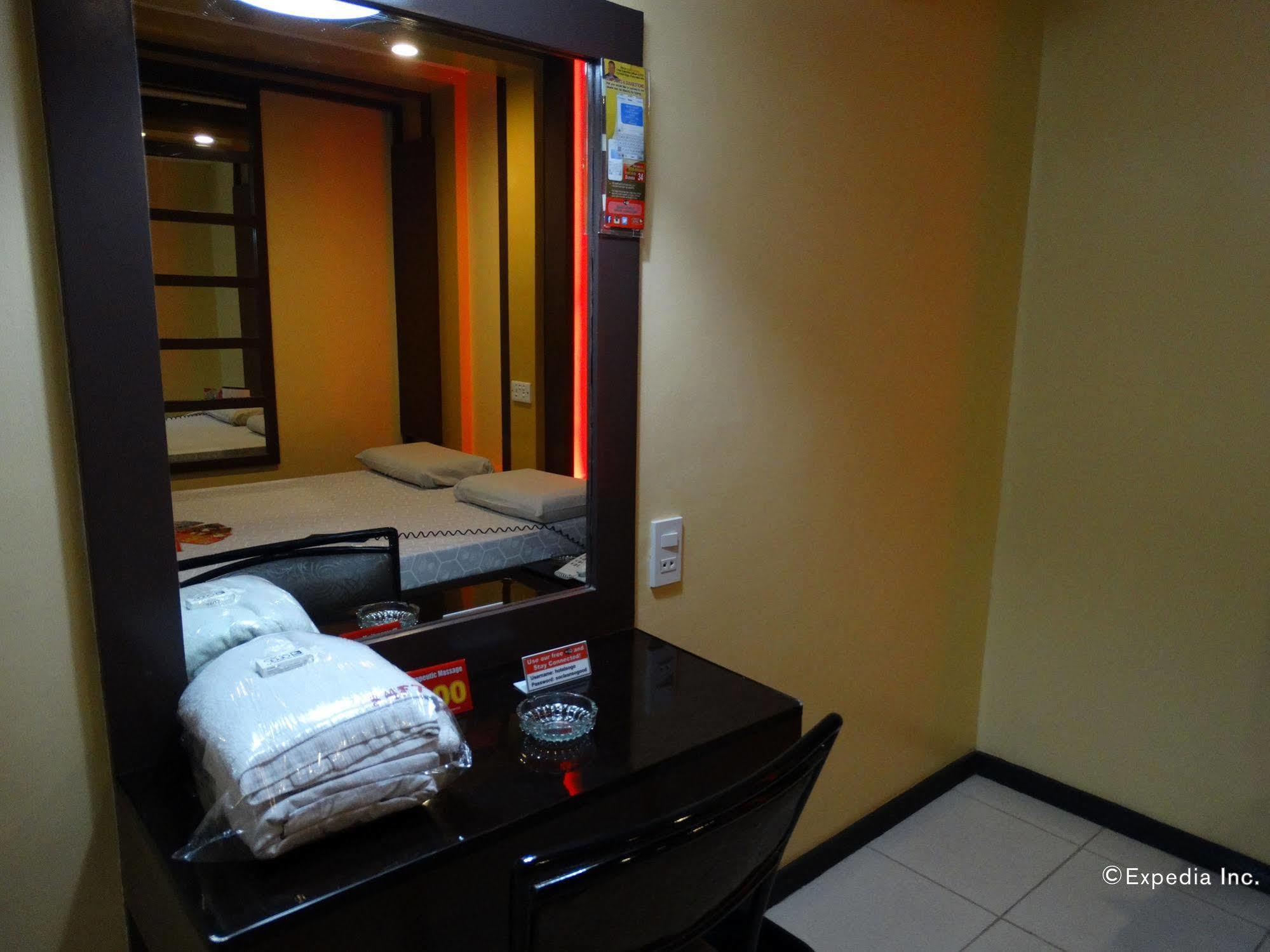 Hotel Sogo Buendia Pasay Exteriör bild