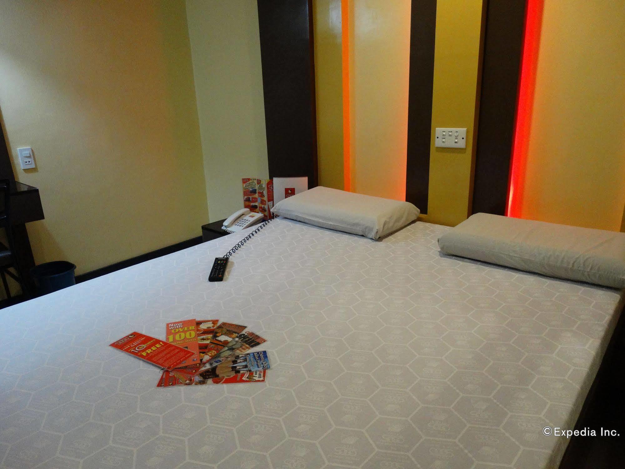 Hotel Sogo Buendia Pasay Exteriör bild