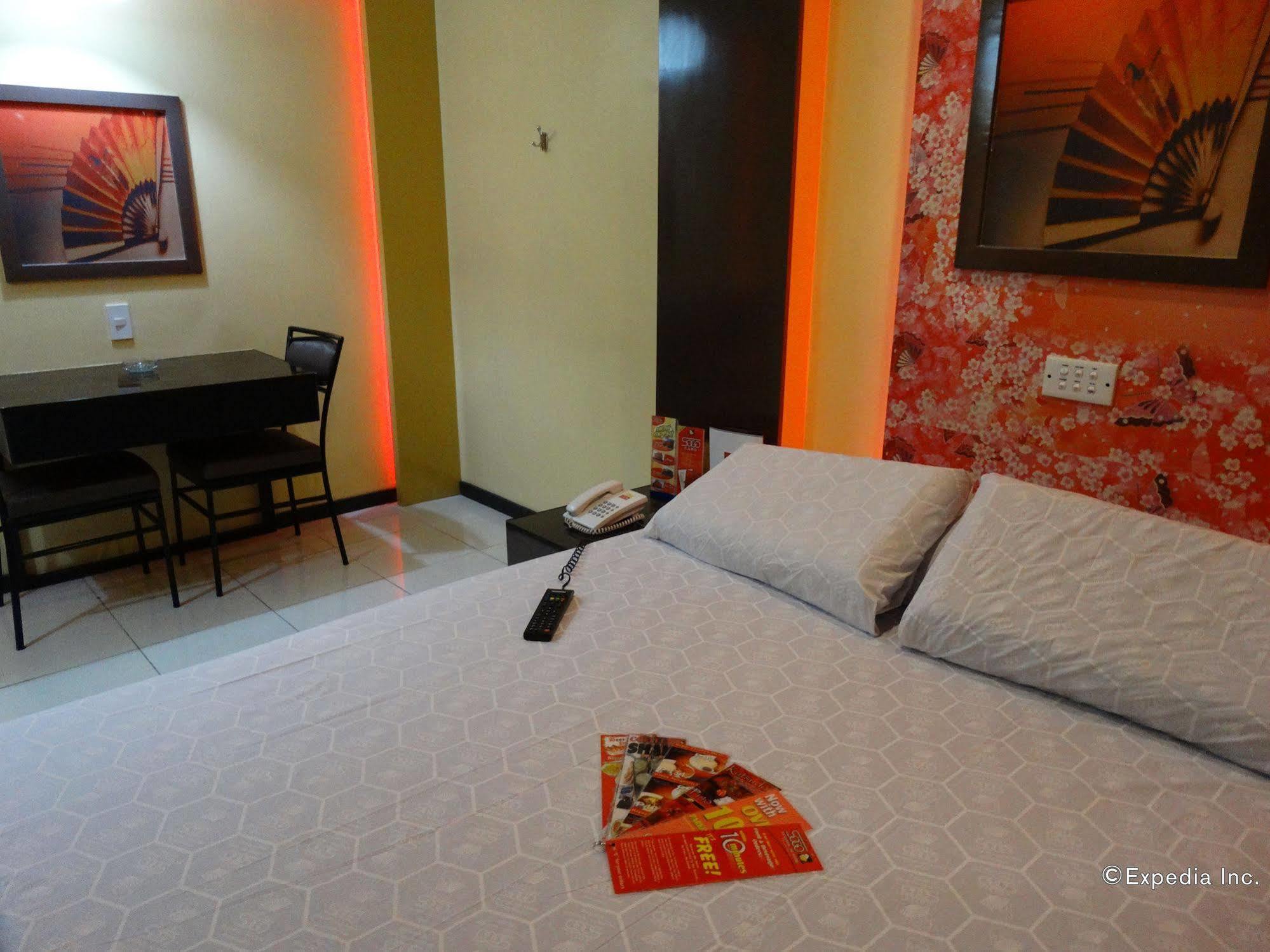 Hotel Sogo Buendia Pasay Exteriör bild
